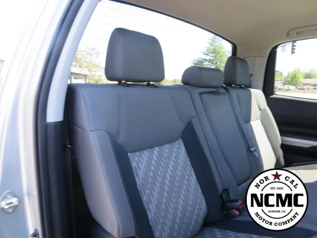 Used 2018 Silver Toyota SR5 image 62