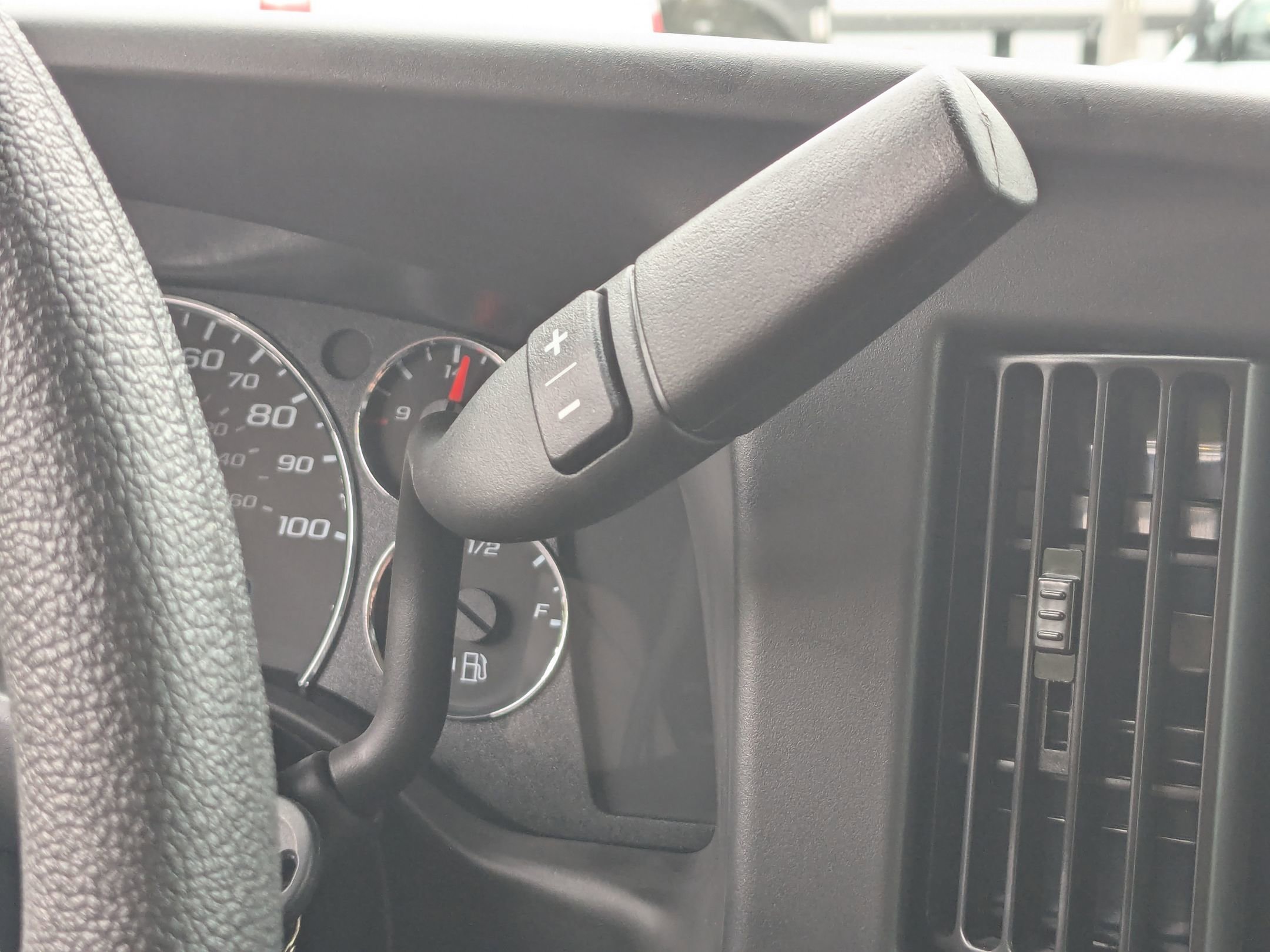 2025 GMC Savana Cargo Work Van - Photo 14