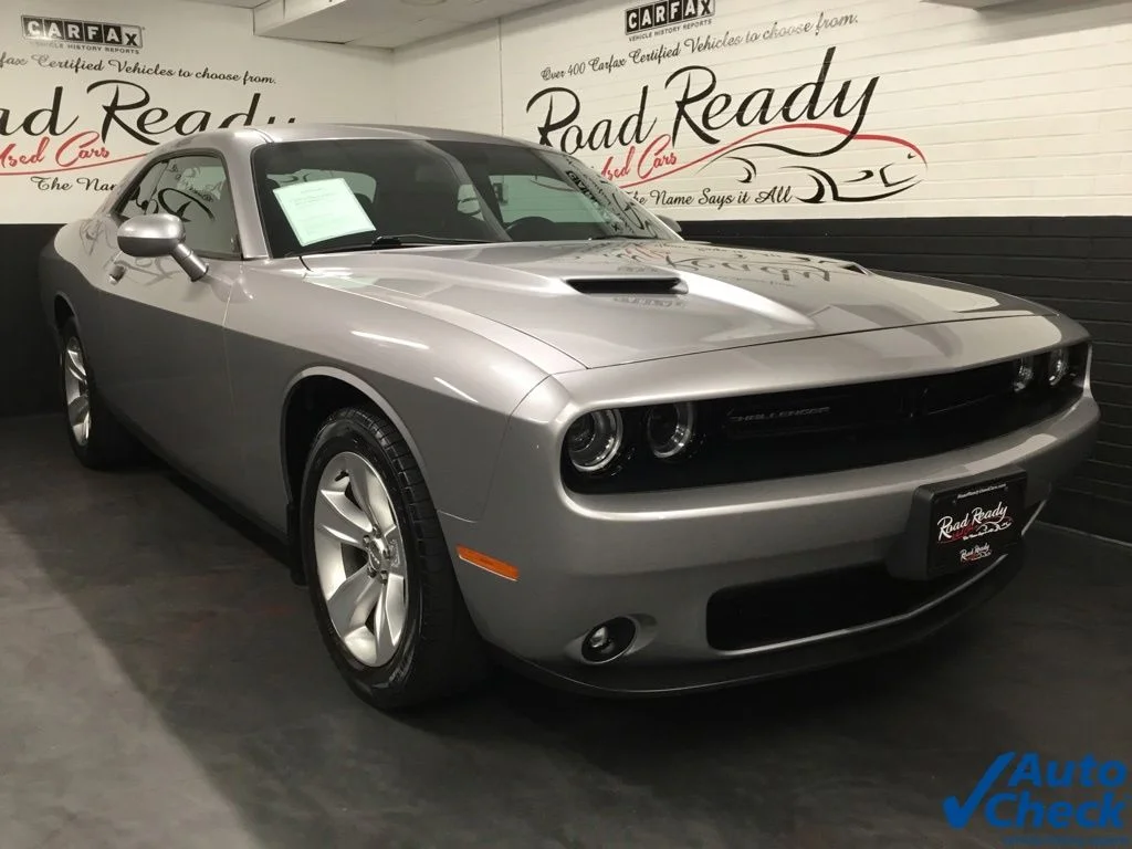 Used 2018 Silver Dodge SXT image 3