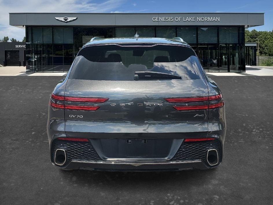 Used 2024 Makalu Gray Genesis 2.5T Select image 8