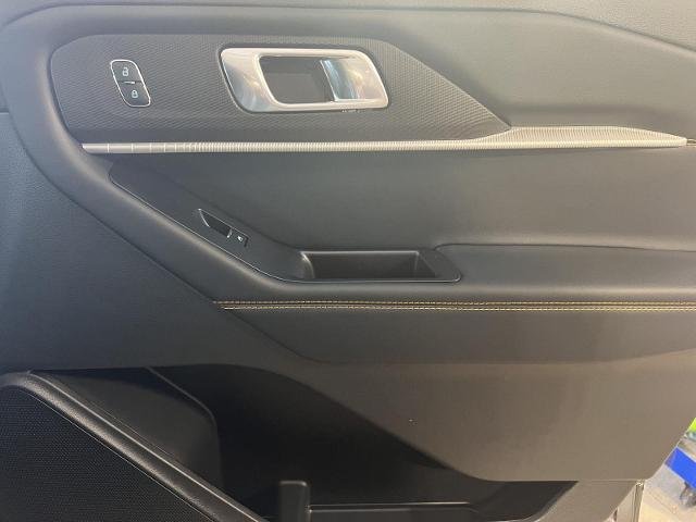 New 2026 Carbonized Gray Metallic Ford Tremor® image 15