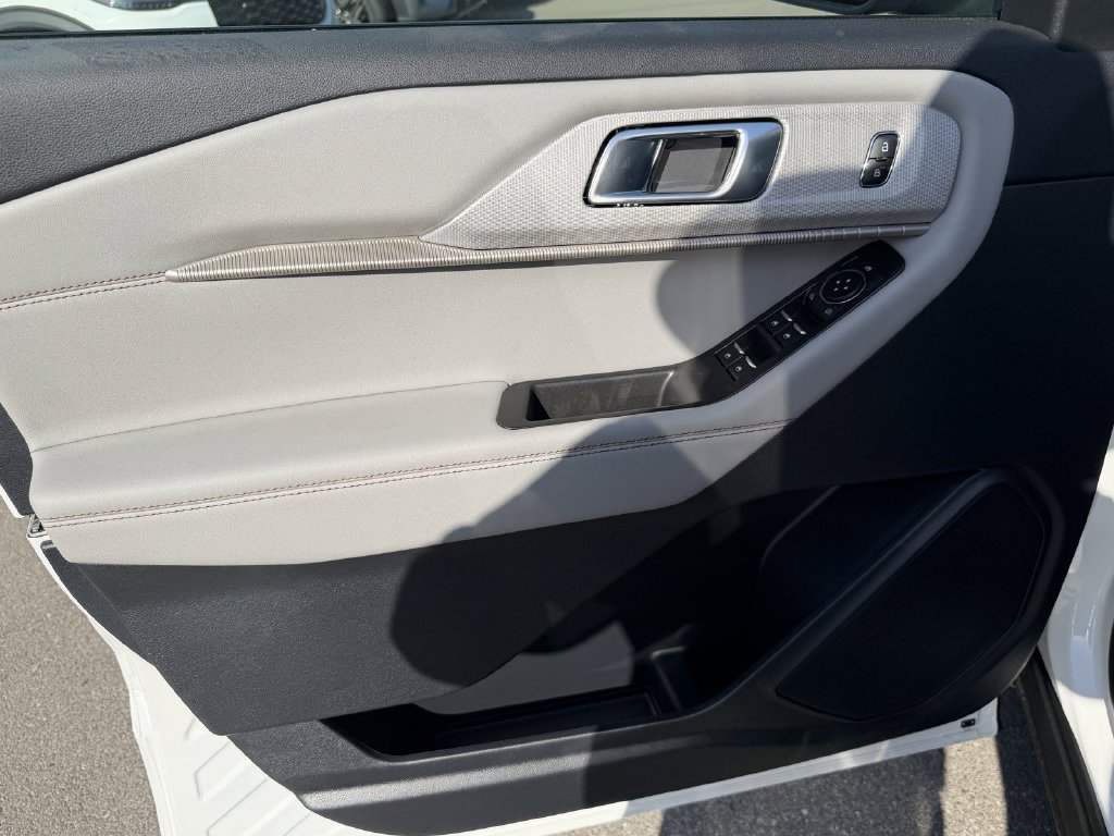 New 2026 Star White Metallic Tri-Coat Ford Active image 24