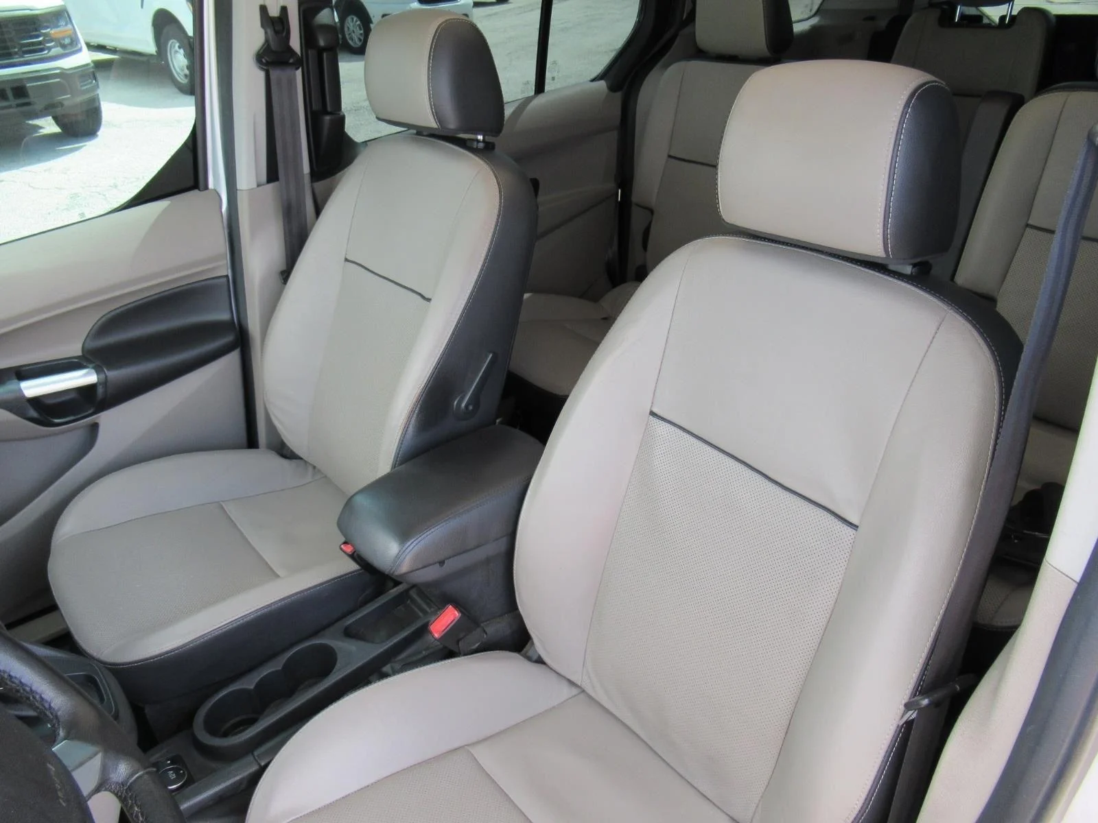 Used 2016  Ford Titanium image 20