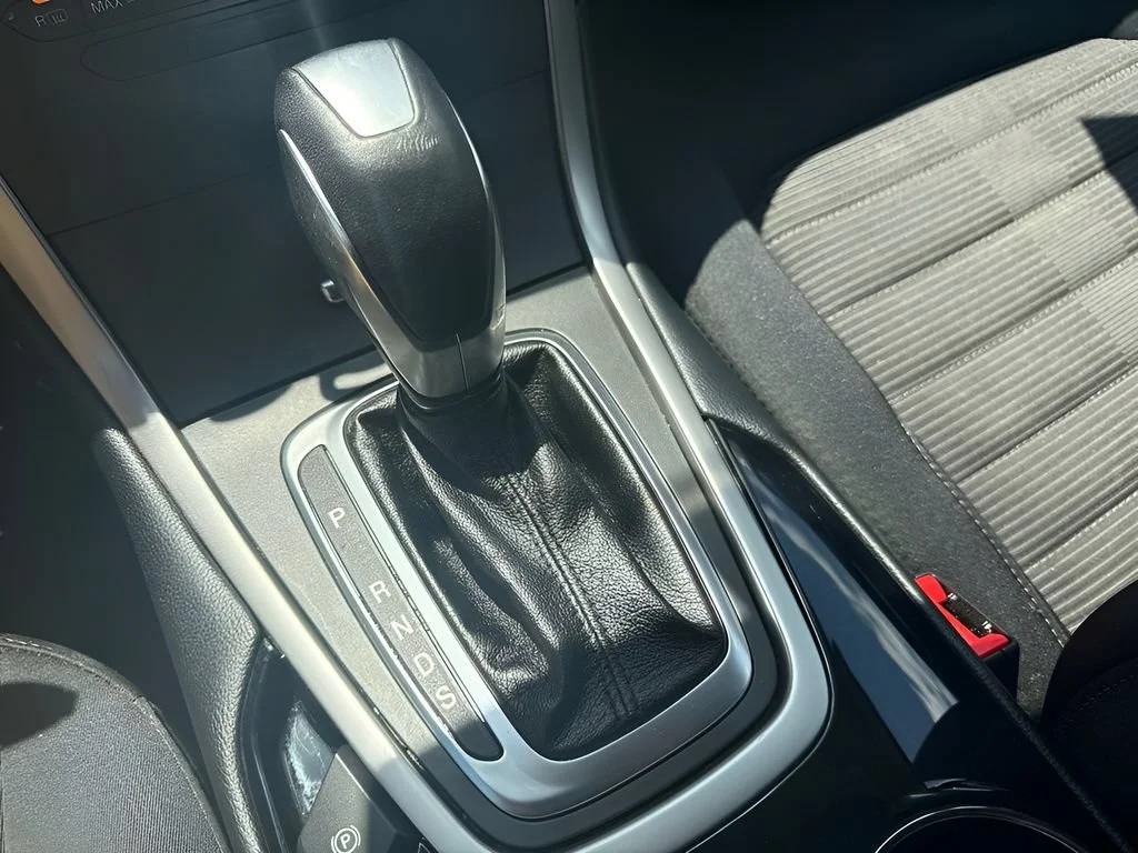 Used 2018  Ford SEL image 18