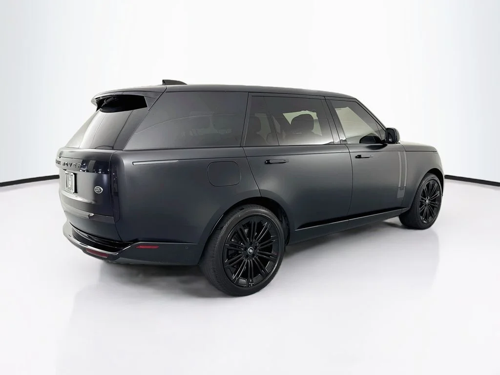 Used 2023 Black Land Rover SE image 5