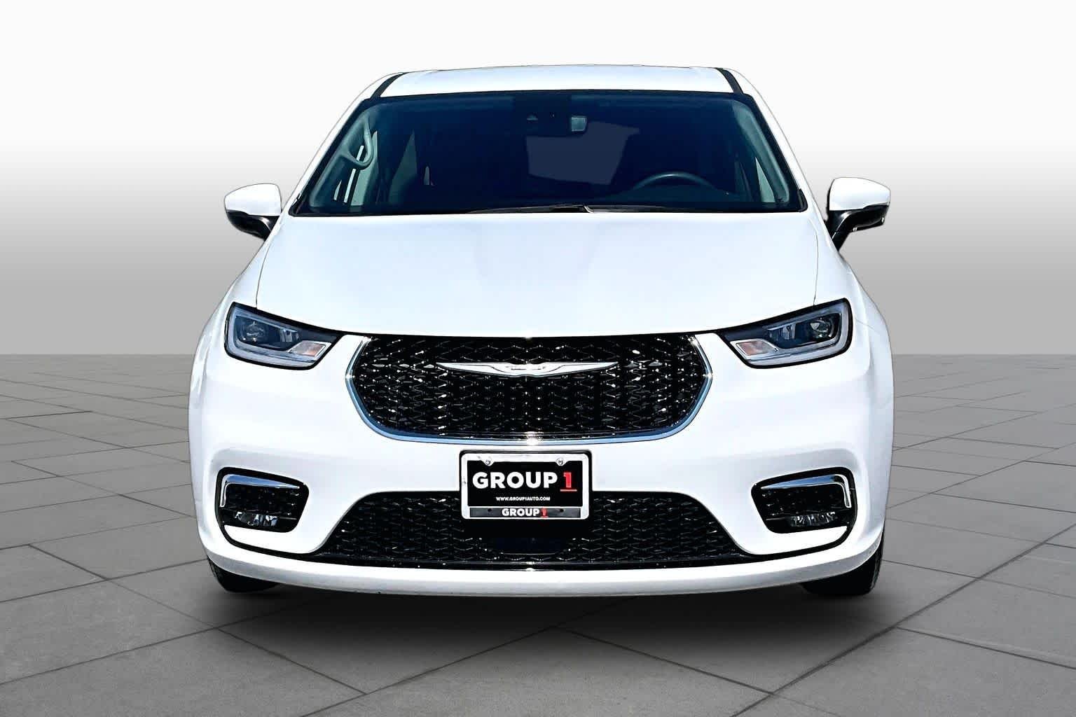 Used 2023 Bright White Clearcoat Chrysler Touring L image 4