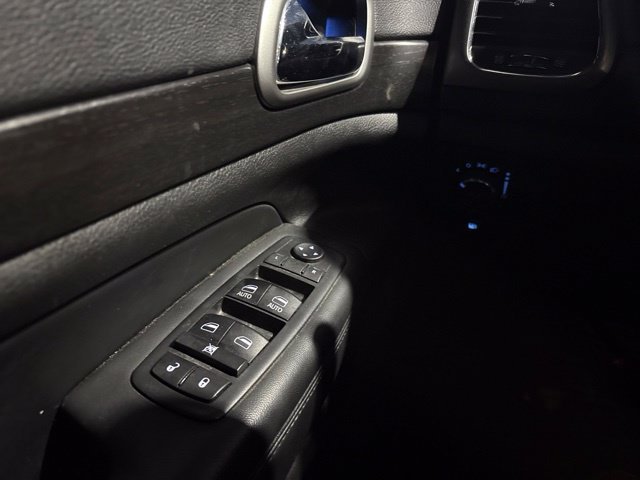 Used 2018 White/off-white Jeep Altitude image 17
