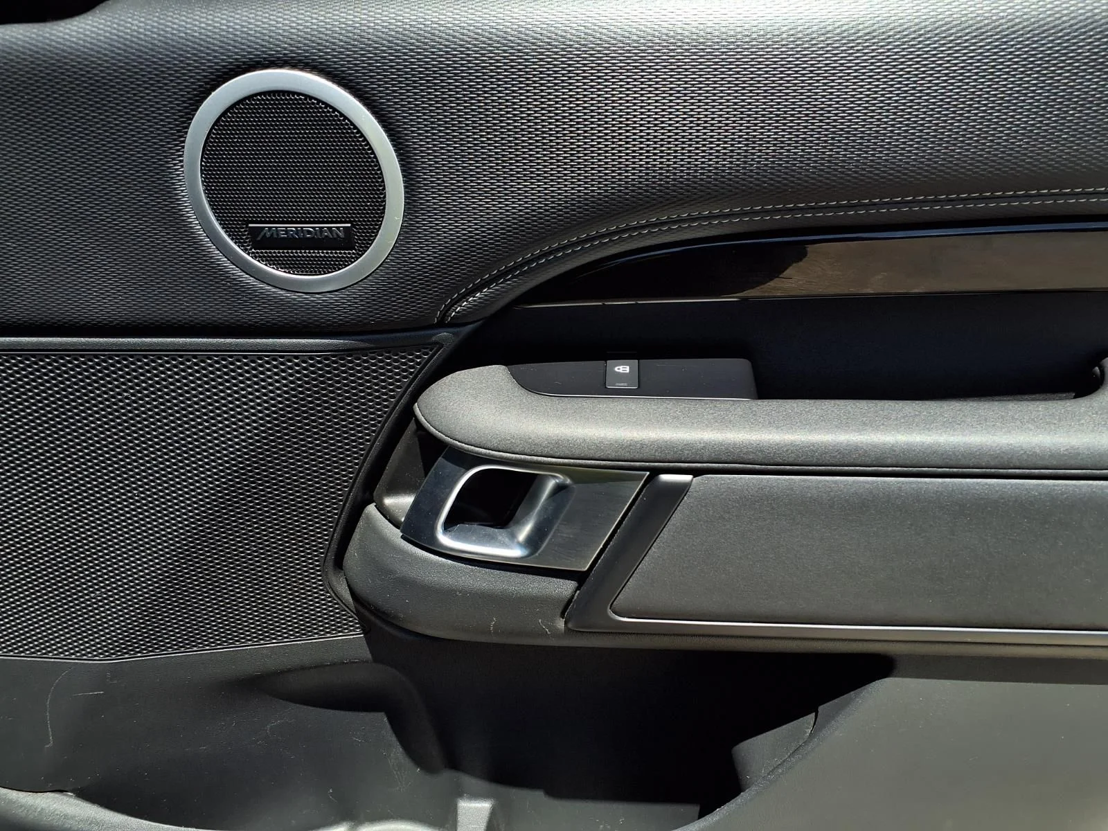 2022 Land Rover Discovery S R Dynamic - Photo 23