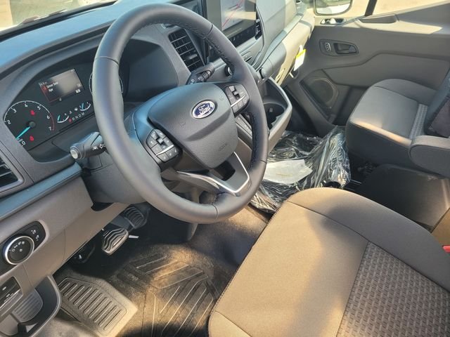 New 2025 Oxford White Ford Cutaway image 7