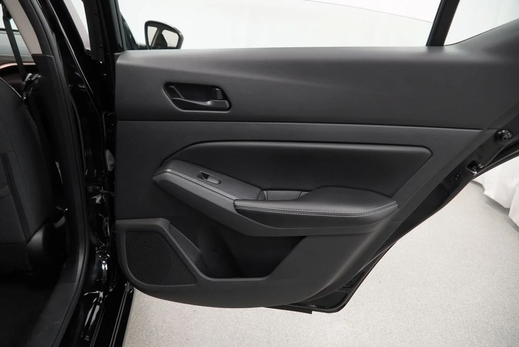 Used 2025 Black Nissan 2.5 SV image 38