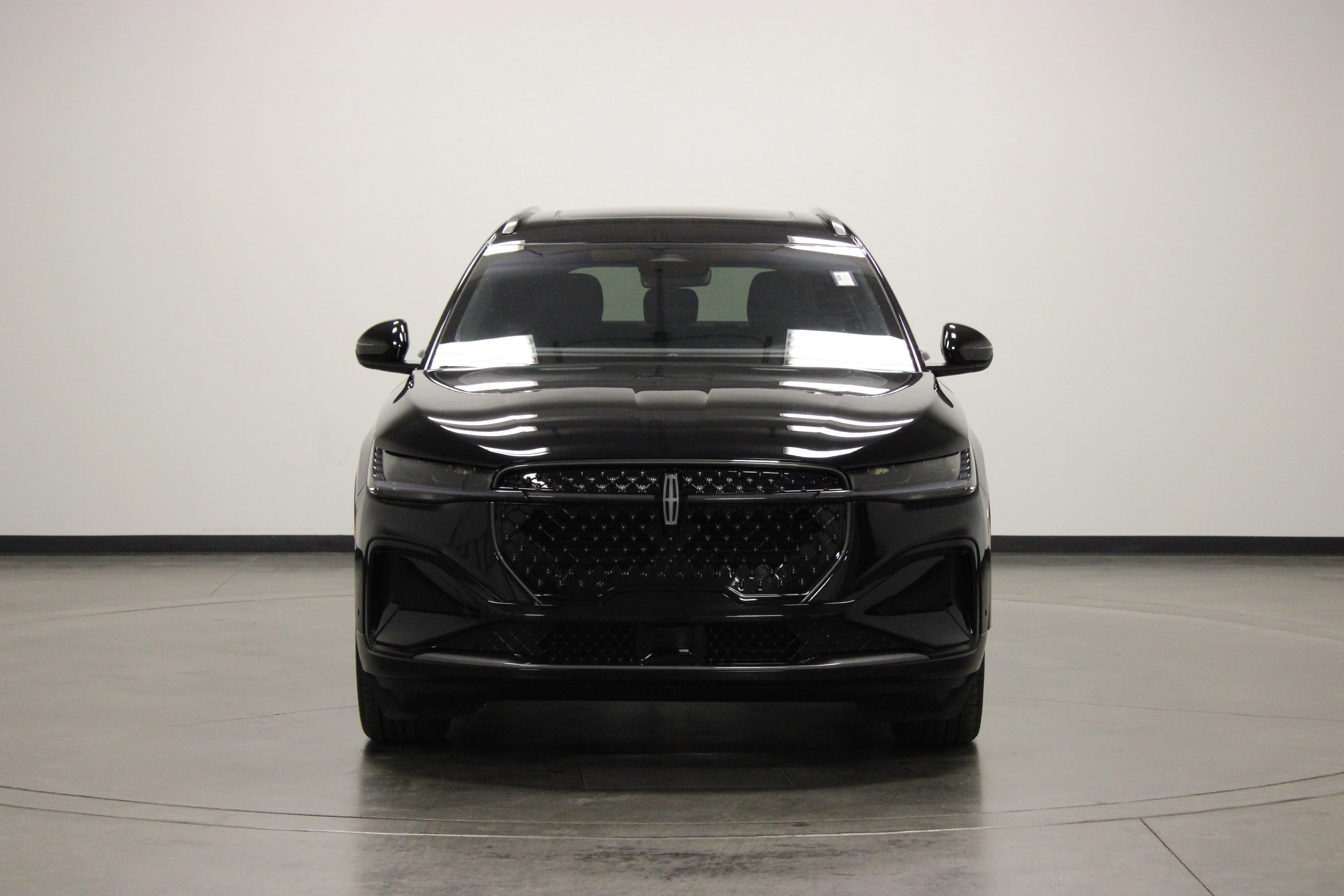 Used 2024 Black Metallic Lincoln Reserve image 3