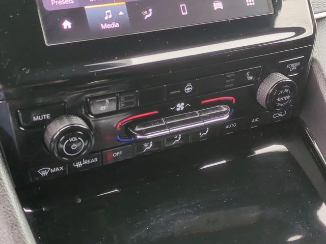 Used 2023 White/off-white Jeep Altitude X image 36