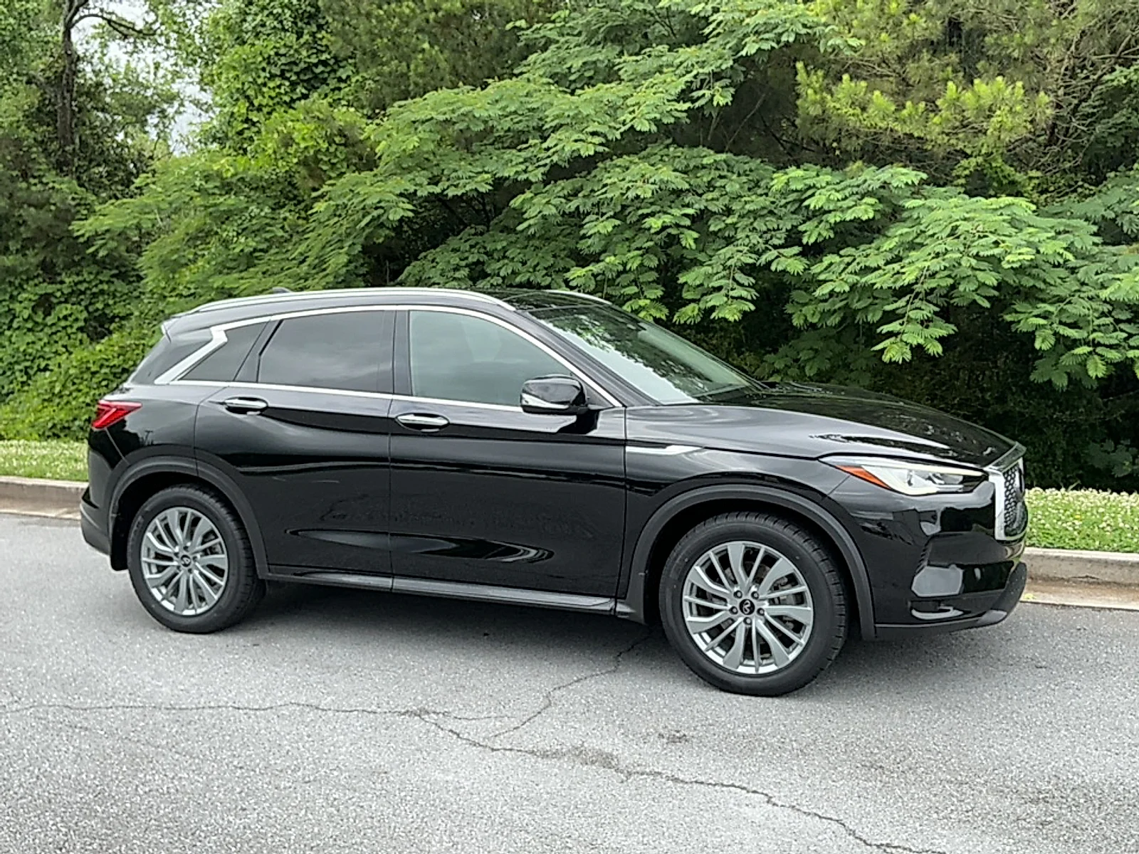 Used 2023 Black Obsidian INFINITI LUXE image 1