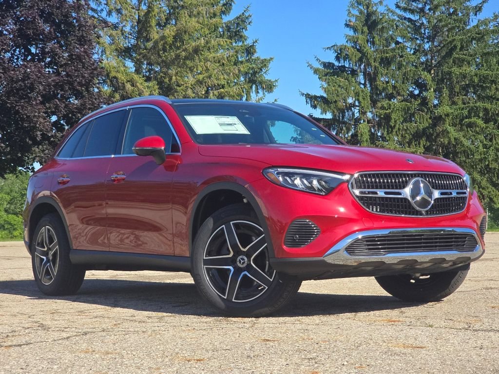 New 2026 MANUFAKTUR Patagonia Red Metallic Mercedes-Benz GLC 300 image 37