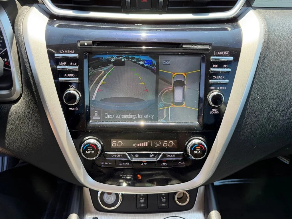 Used 2015 Silver Nissan SL image 21
