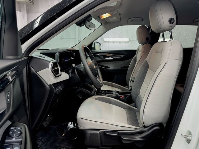 Used 2025 White Chevrolet LT image 12