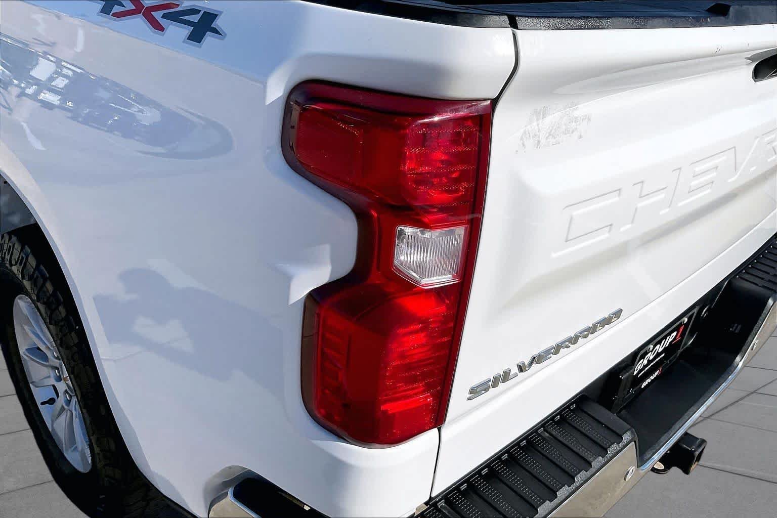 Used 2025 Summit White Chevrolet LT image 27