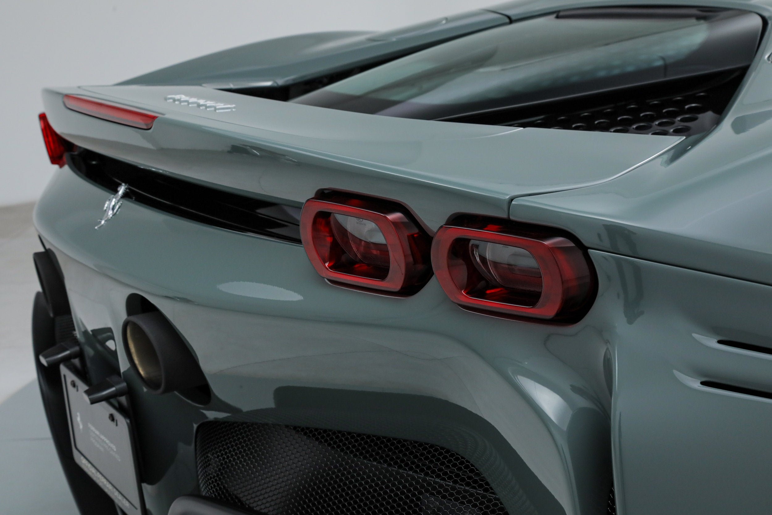 Certified Used 2025 Grigio Medio Ferrari  image 23