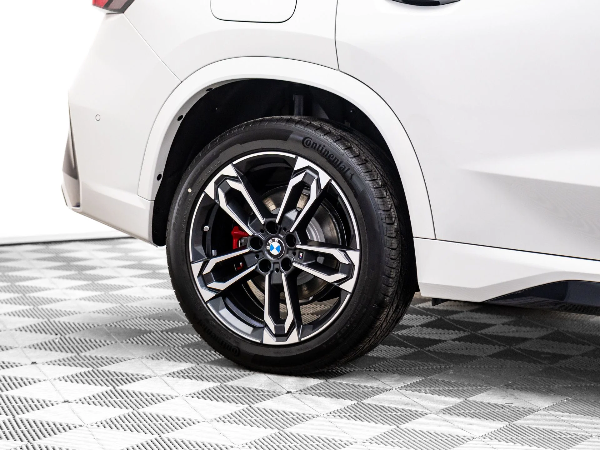 New 2026 White BMW xDrive28i image 34