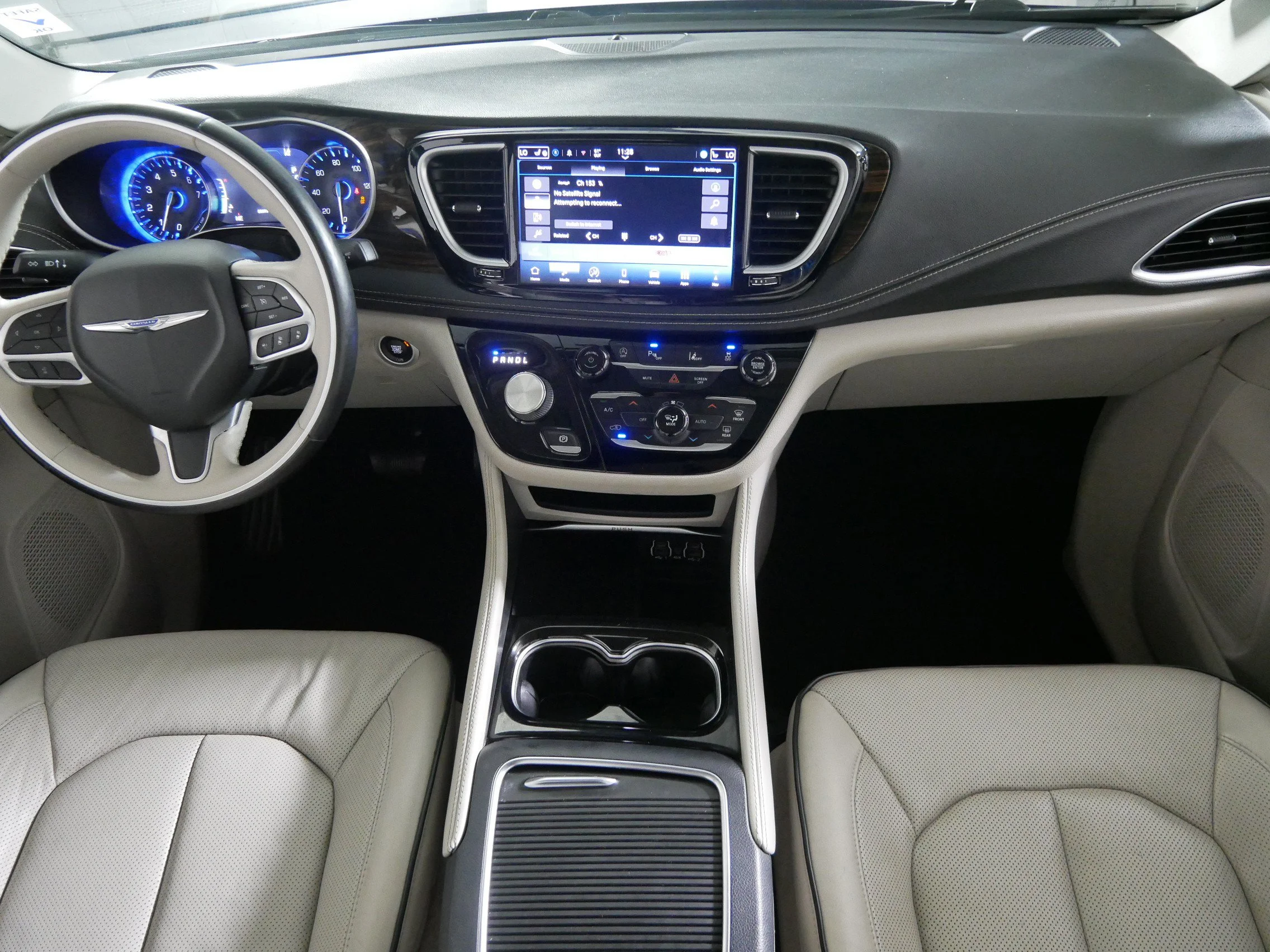 Used 2021 Fathom Blue Pearlcoat Chrysler Limited image 10