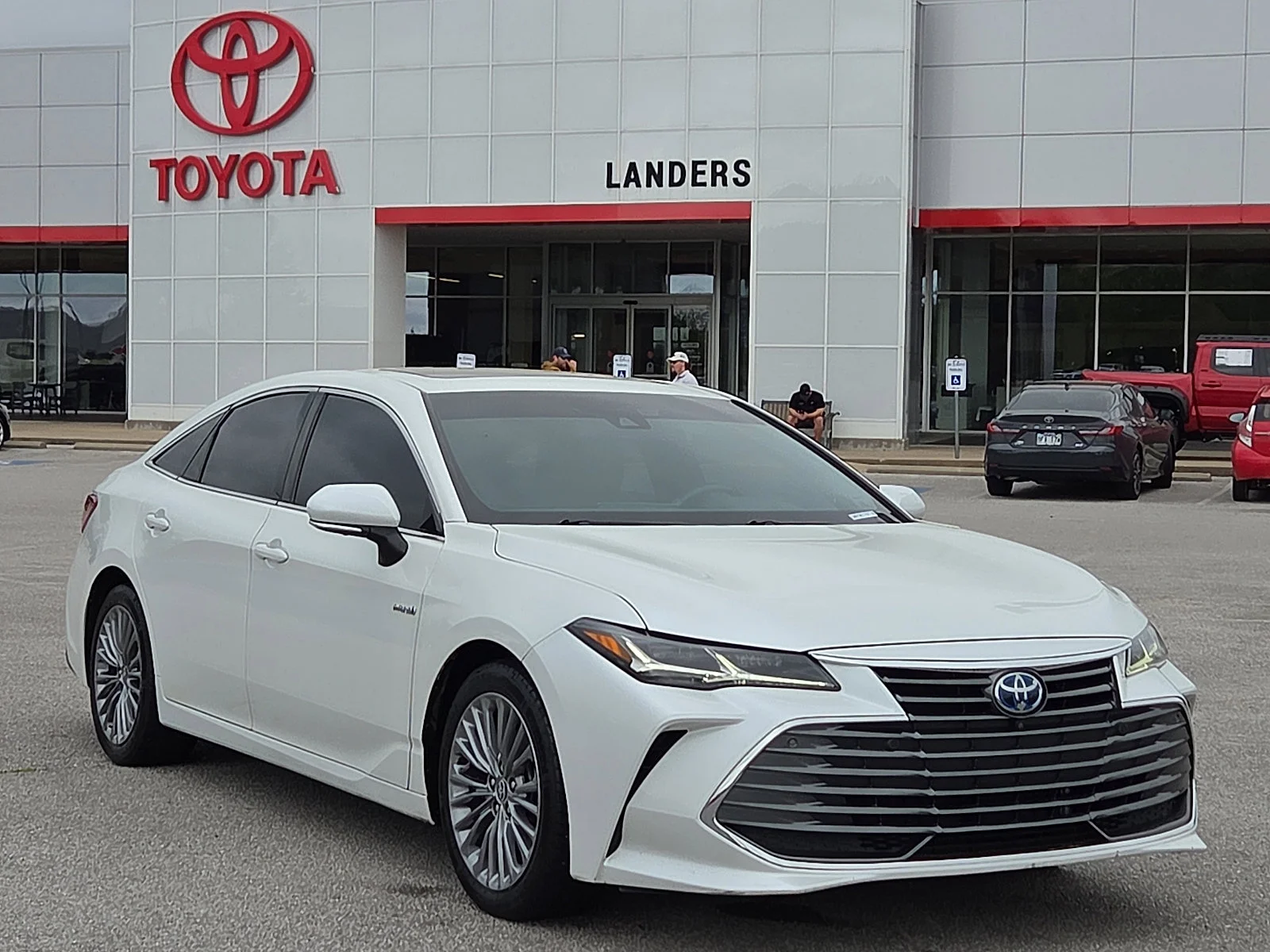 2020 Toyota Avalon Limited Hybrid's photo