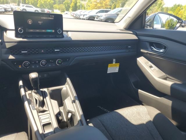 2025 Honda Accord SE - Photo 11