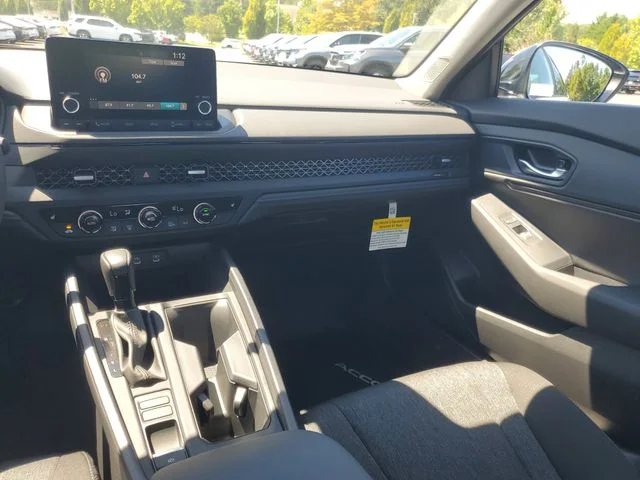 2025 Honda Accord SE - Photo 11