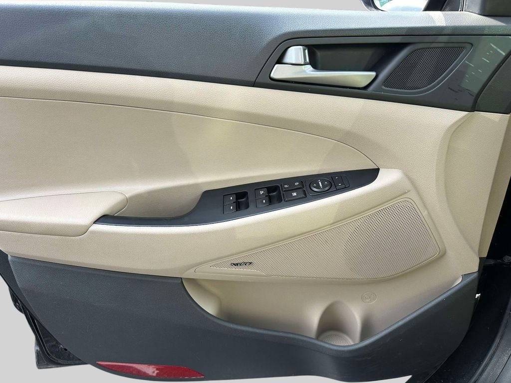 Used 2018 Black Hyundai SEL Plus image 15
