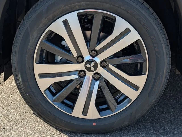 New 2026 Alloy Silver Metallic Mitsubishi 2.0 SE image 3
