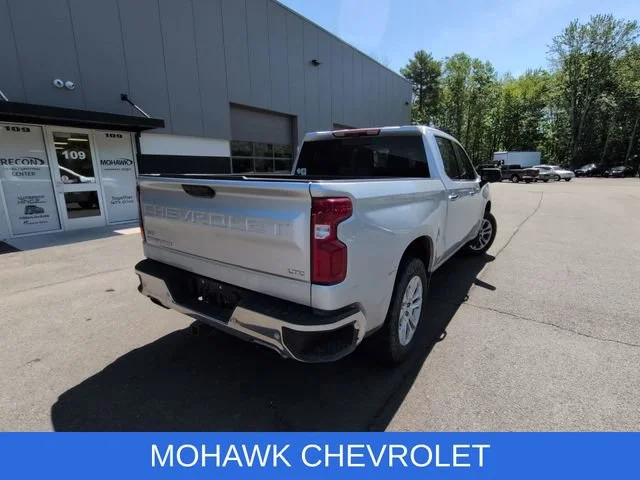 Used 2022 Silver Ice Metallic Chevrolet LTZ image 4