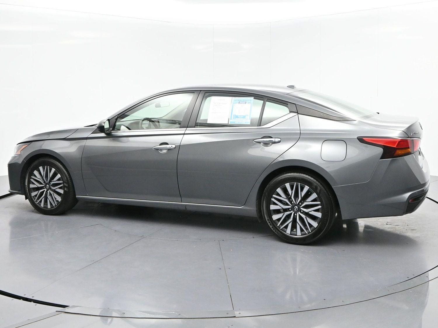 Used 2024 Gun Metallic Nissan 2.5 SV image 5