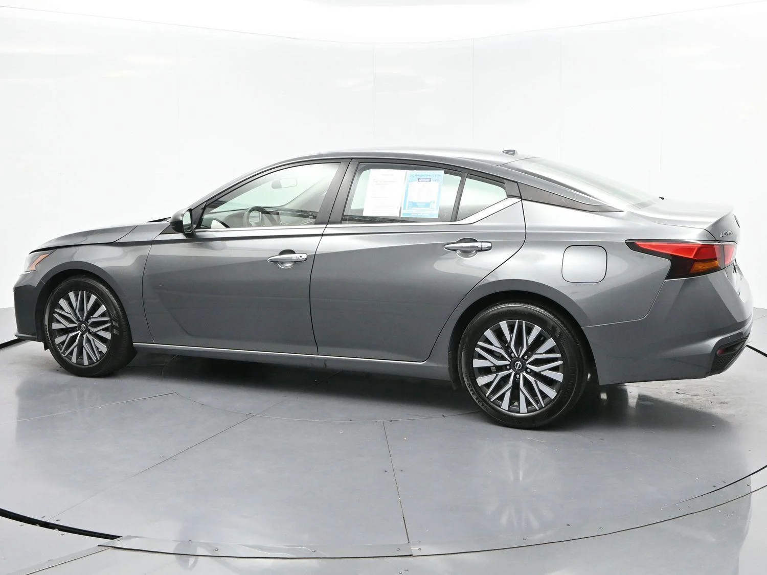 Used 2024 Gun Metallic Nissan 2.5 SV image 5
