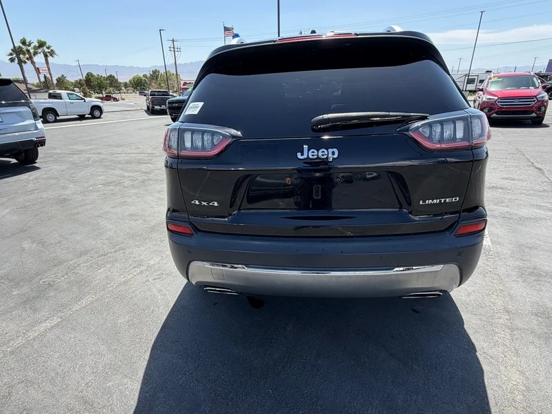 Used 2019 Diamond Black Cry Jeep Limited image 4
