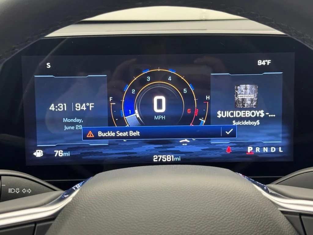 Used 2025 Summit White Chevrolet LT image 9