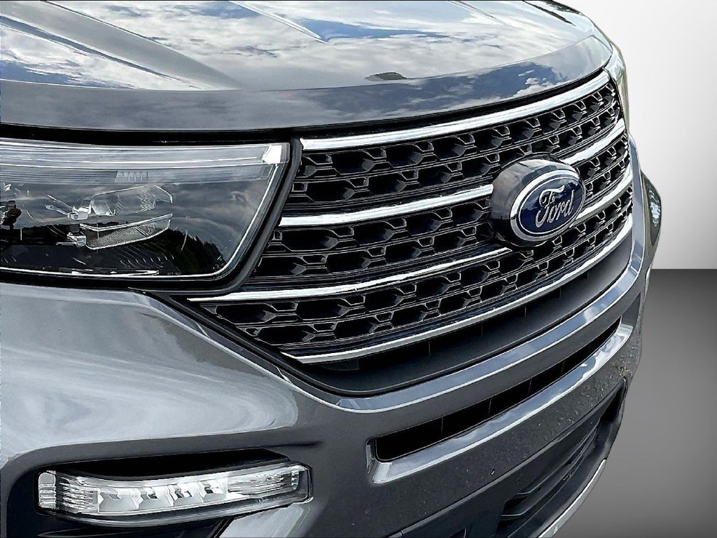Used 2023 Gray Ford XLT image 39