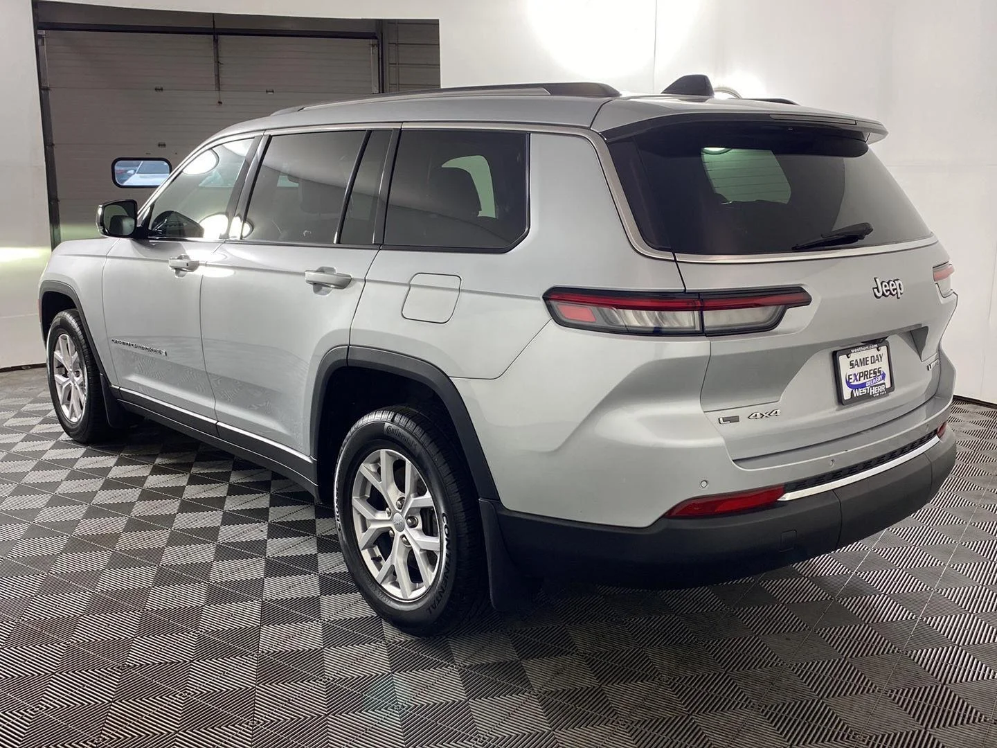 Used 2021 Silver Zynith Jeep Limited image 9