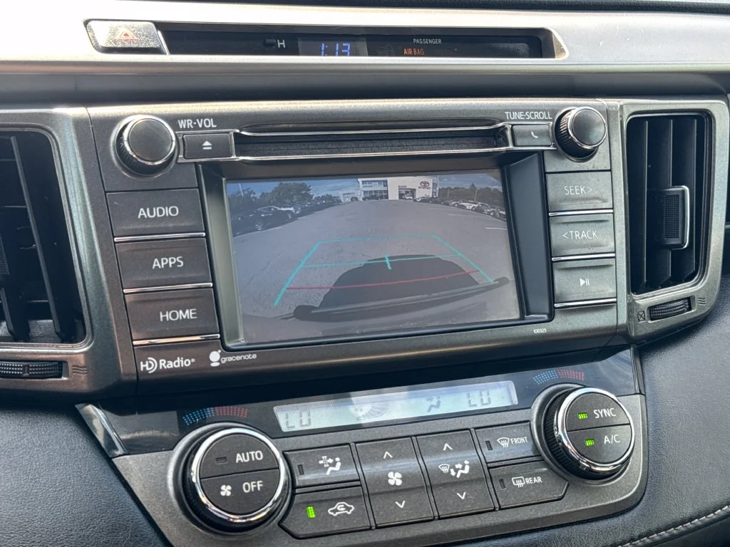 Used 2015 Silver Toyota XLE image 23