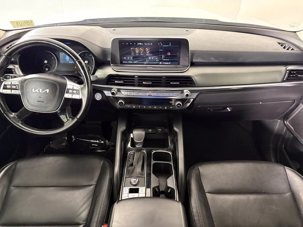 Used 2022 White Kia LX image 32