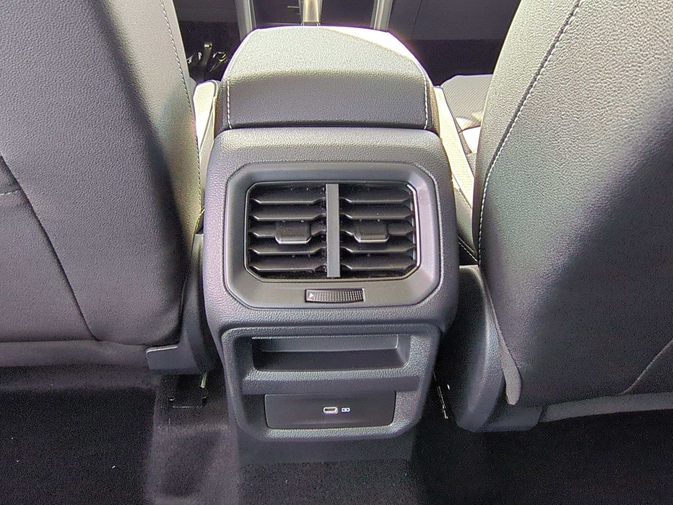 2025 Volkswagen Taos SEL - Photo 15