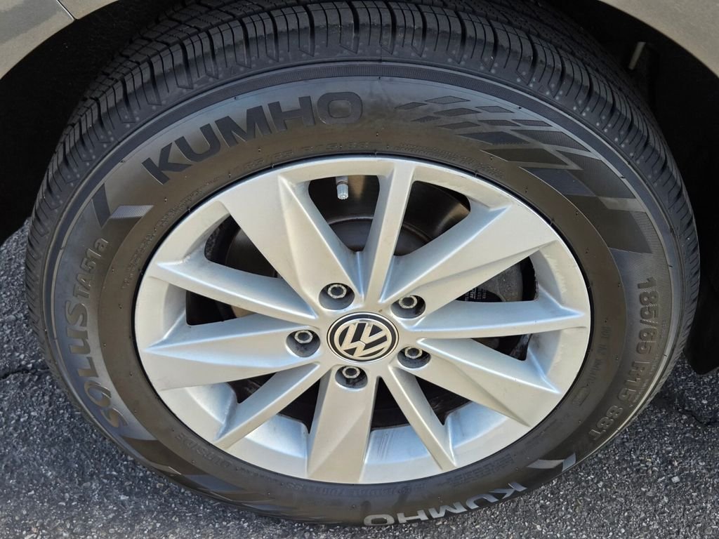 Used 2015 Gray Volkswagen TSI S 4-Door image 10