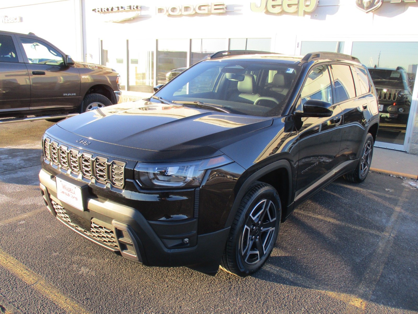 New 2026 Diamond Black Crystal Pearl-Coat Exterior Paint Jeep Limited image 1