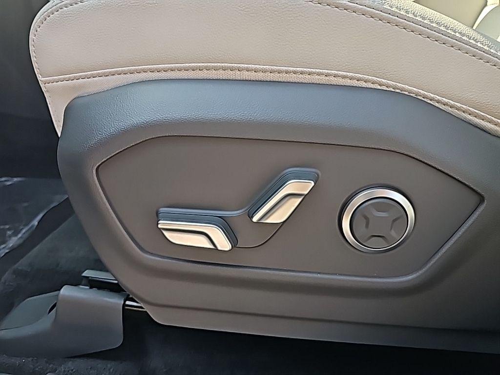 2026 Hyundai Santa Fe Limited - Photo 14