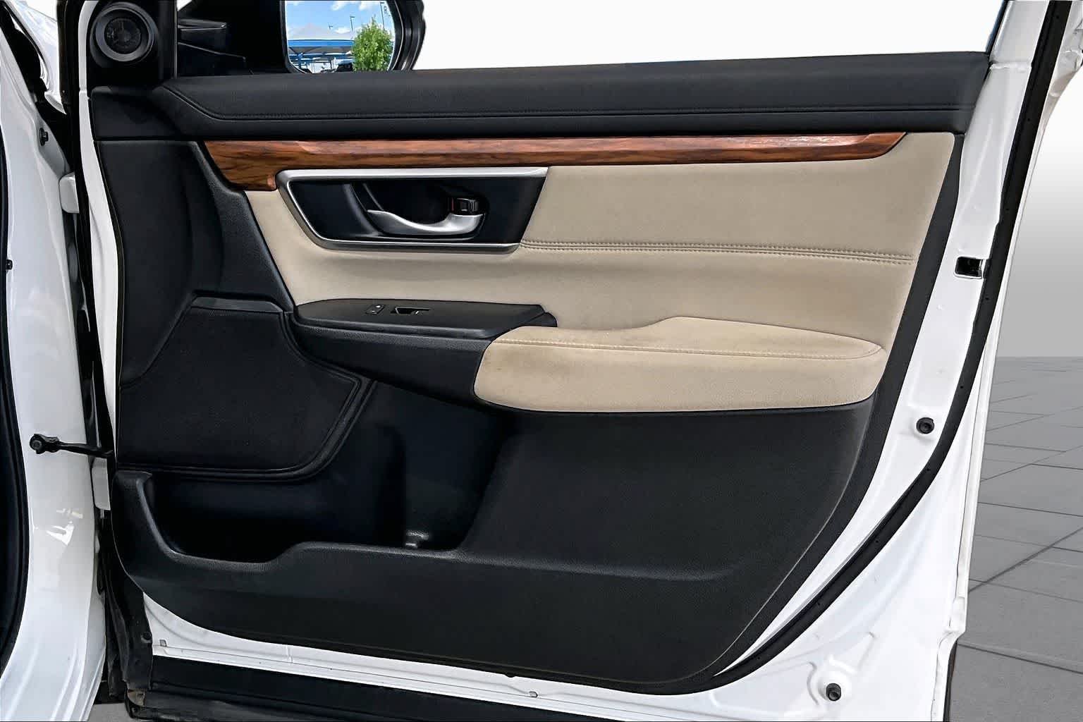 Used 2022 Platinum White Pearl Honda EX image 23