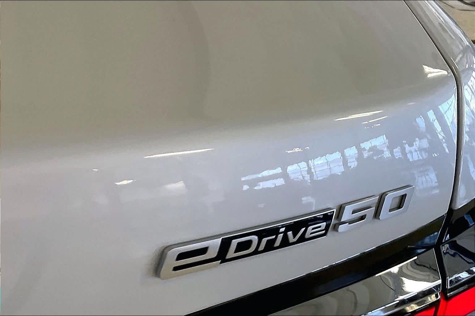 Used 2025 Mineral White Metallic BMW eDrive50 image 9