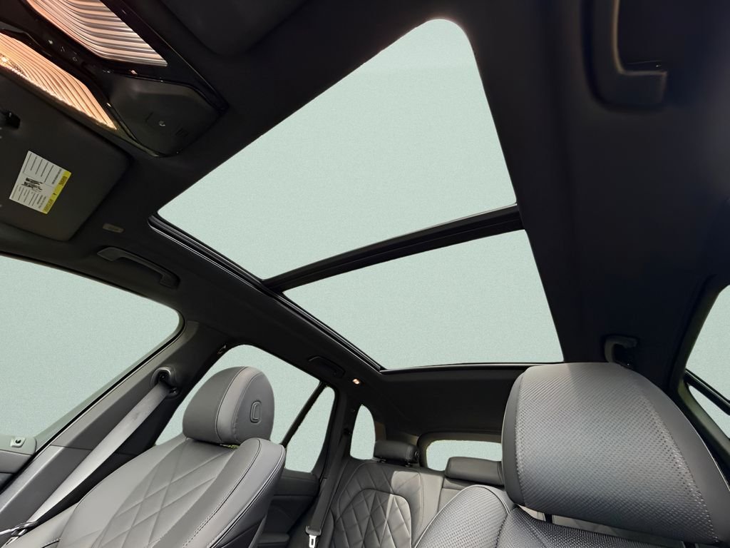 New 2026 Manhattan Green Metallic BMW xDrive40i image 20