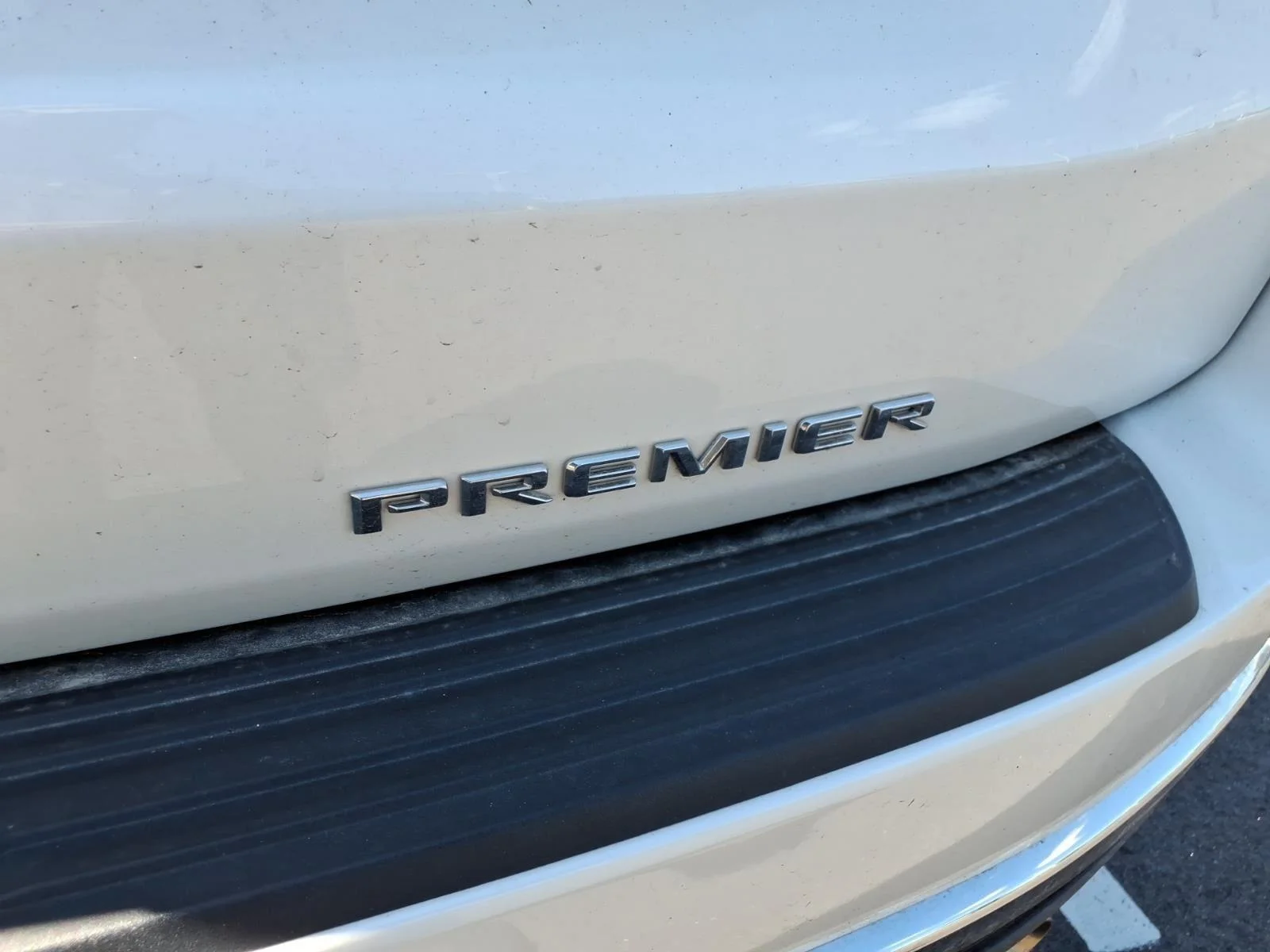 Used 2024 Iridescent Pearl Tricoat Chevrolet Premier image 7