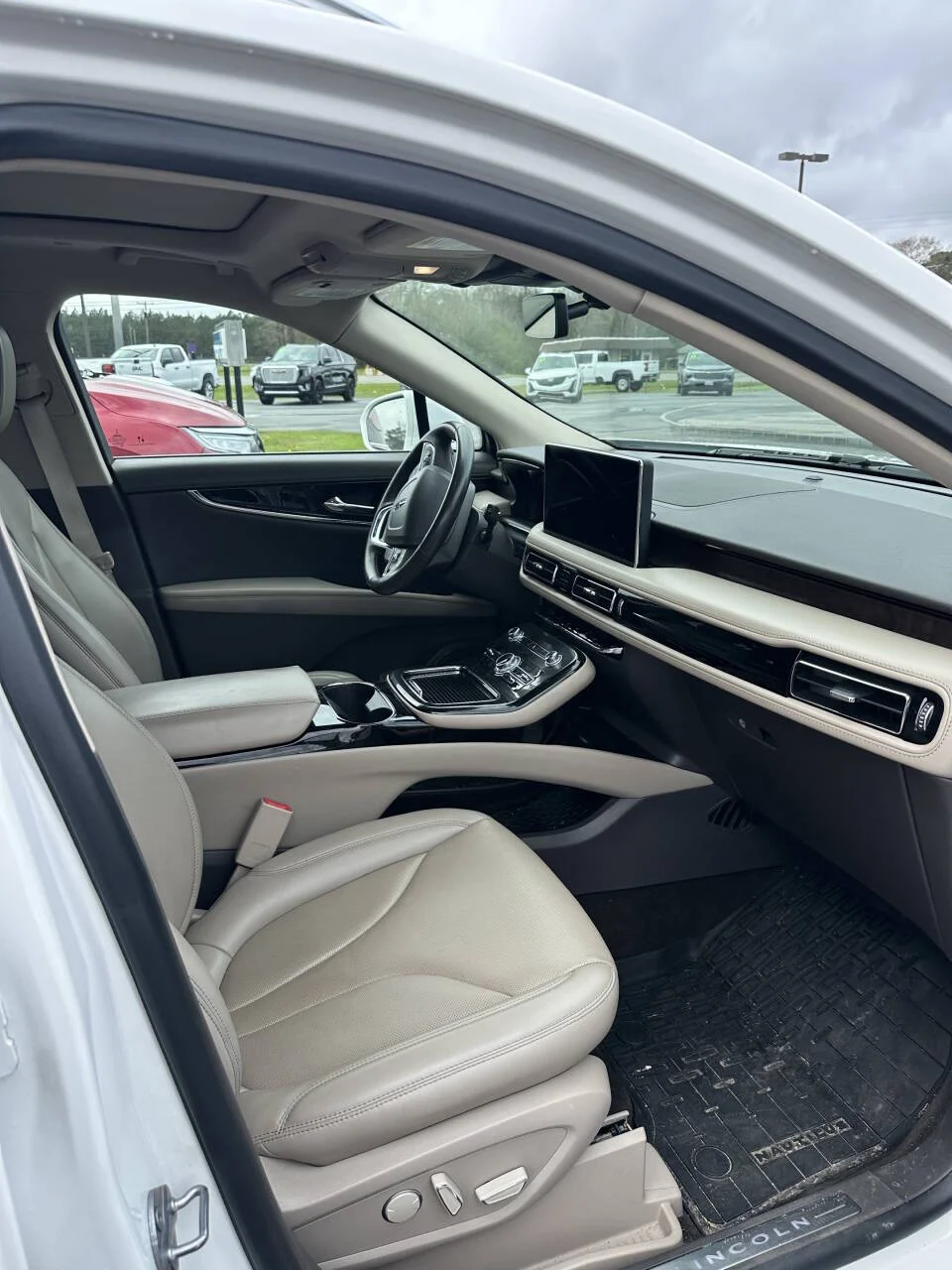 Used 2022 White Lincoln Reserve AWD 4dr SUV image 10