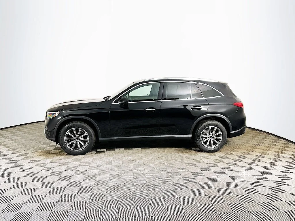 Used 2026 Black Mercedes-Benz GLC 300 image 3