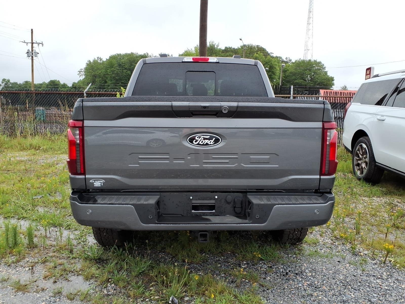 New 2026 Carbonized Gray Metallic Ford XLT image 4