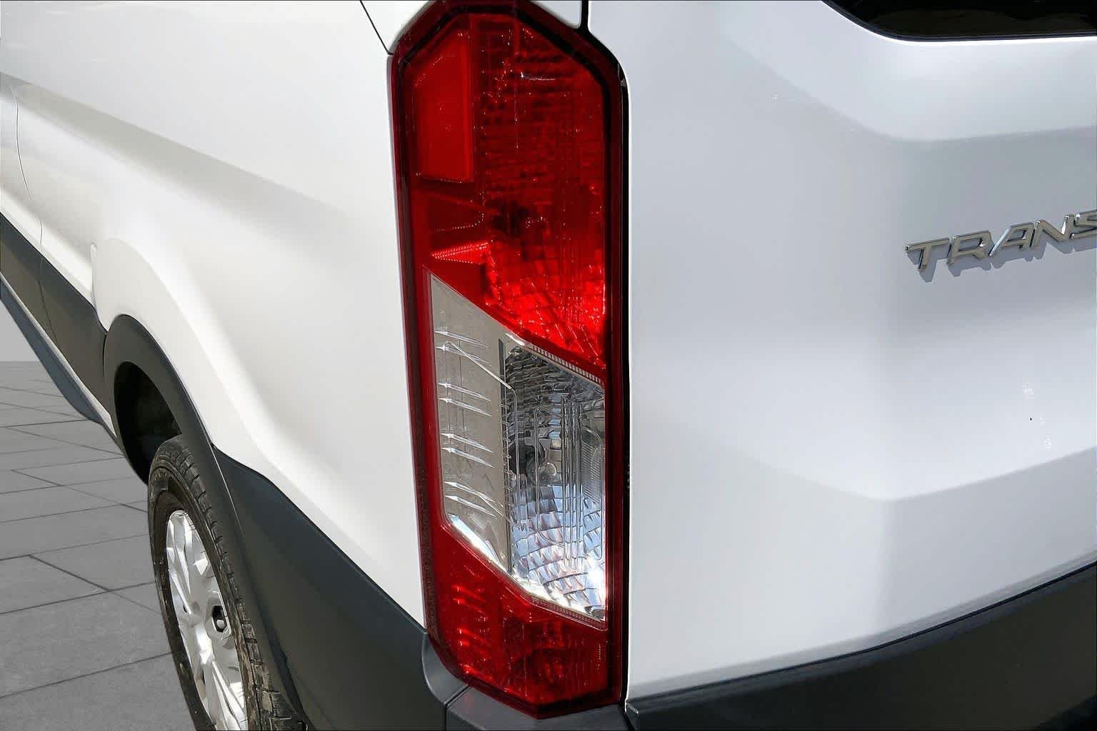 Used 2022 Oxford White Ford XLT image 29